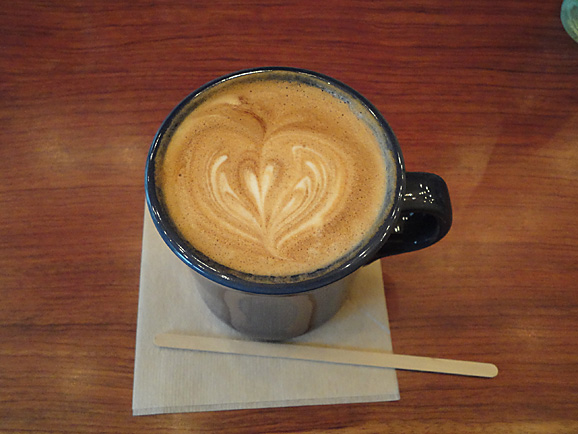 ESPRESSO D WORKSでラテ_e0230011_17253427.jpg