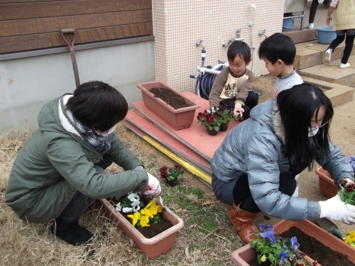 みんなで作ろう春の庭_f0334882_13120689.jpg