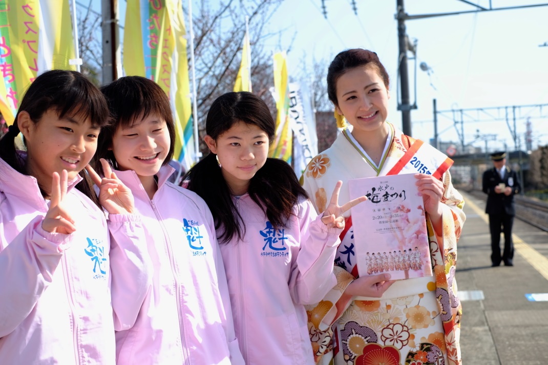 第119回　水戸の梅まつり　＜１６＞　臨時偕楽園駅でのお出迎え　２０１５・０２・２８_e0143883_20592659.jpg