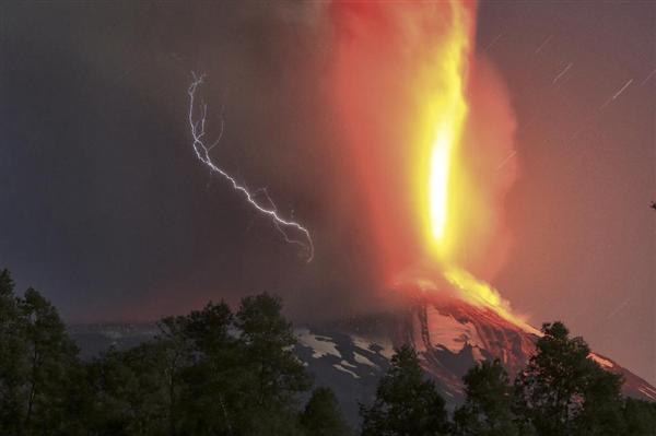 南米チリの”富士山”こと、ビジャリカ山が大噴火！：日本の富士山の代わりに大噴火！？_e0171614_723126.jpg