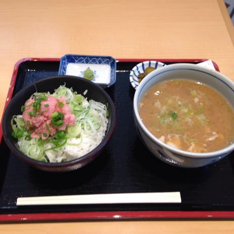 ランチ２０１５０３０５ネギトロ丼豚汁定食_a0026413_20135494.jpg