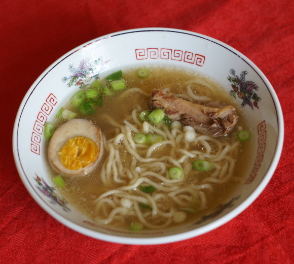 月曜日はラーメンで始まりました。_c0180686_01483912.jpg