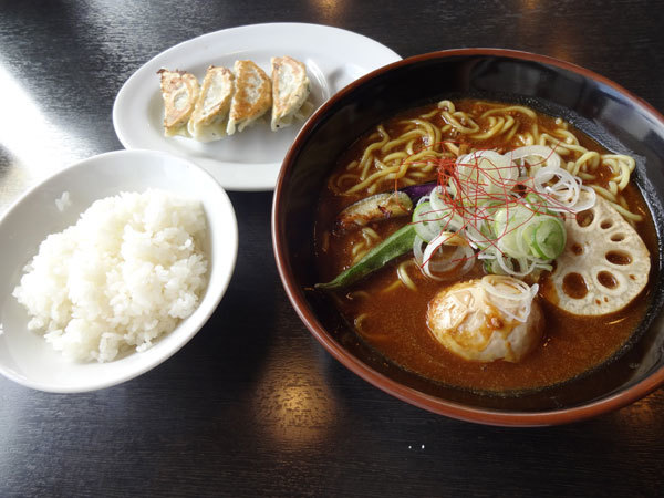 石川（野々市市）：氷見ラーメン（野々市店）で氷見牛HOTカレーラーメン_b0089578_14500255.jpg