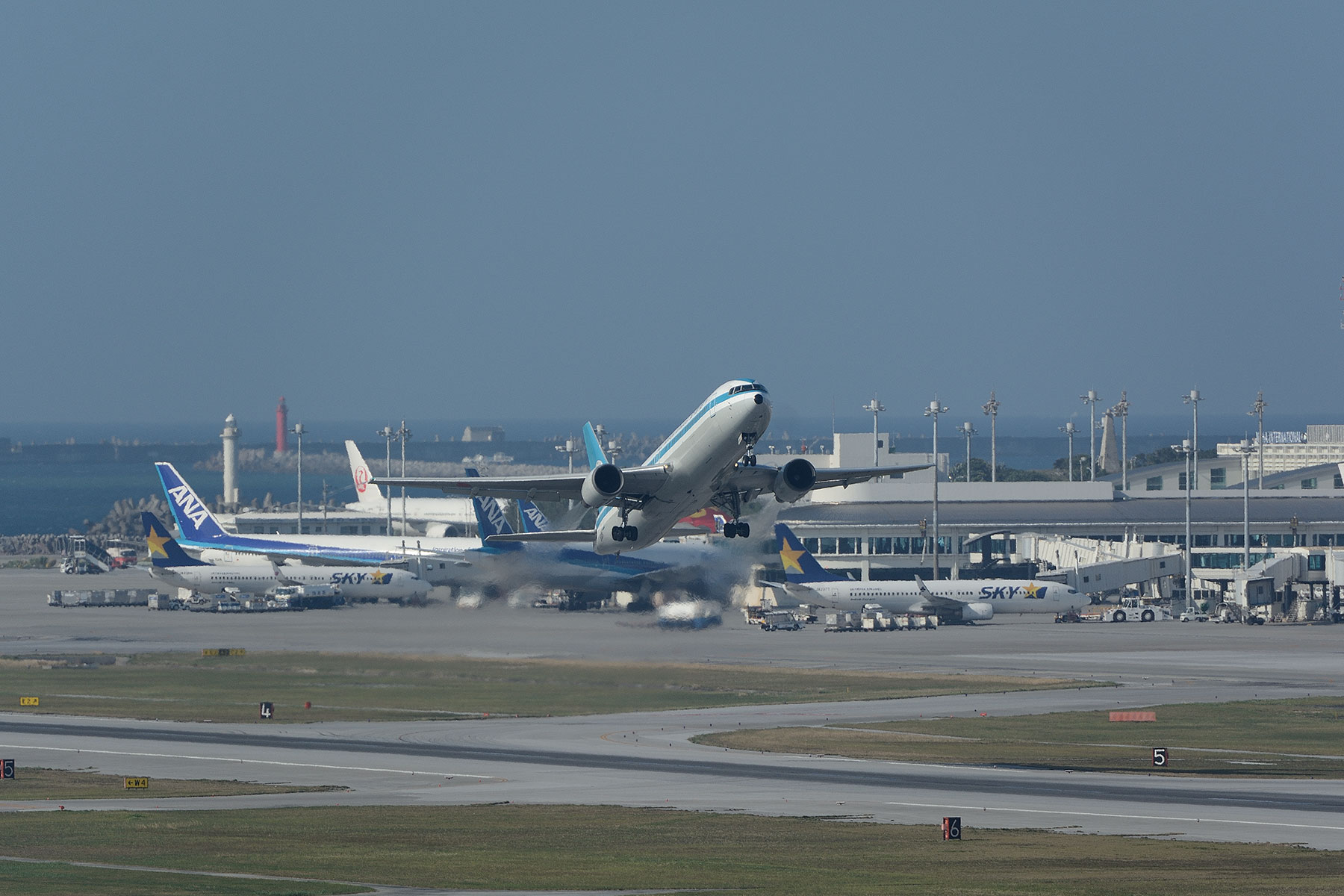 Boeing 767-300 / JA602A -モヒカンジェット- : SKY LOUNGE Boeing 767-300 / JA602A -モヒカンジェット- : SKY LOUNGE