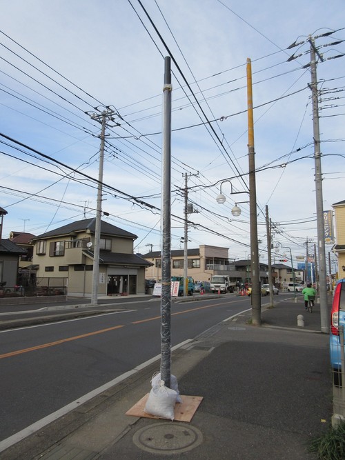 ただ今、街路灯の工事をしております_f0000928_10315112.jpg