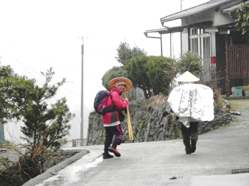 春雨?の坂本屋 千客万来_f0213825_1593017.jpg