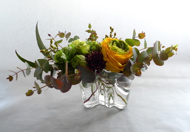 ご入籍のお祝いに Iittala イッタラ のaalto Vase アアルトベース に 札幌 花屋 Mell Flowers