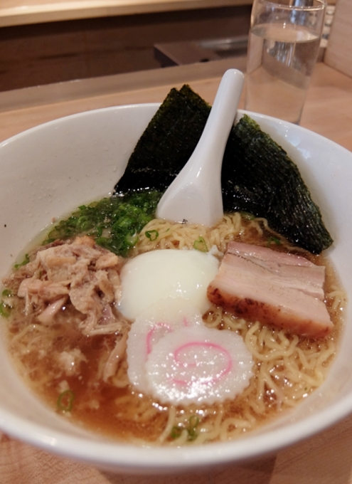 世界的な日本風ラーメン人気の火付け役 NYの「モモフク・ヌードル・バー」(Momofuku Noodle Bar)_b0007805_21545248.jpg