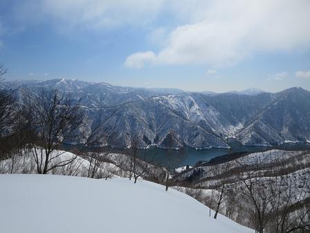 狗背谷982.9ｍ　　九頭竜湖を眺めながら_f0302771_1575944.jpg