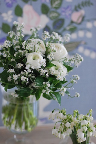 フラワーガールに忘れな草のブーケ 花のun Deux Trois フラワーガールに忘れな草のブーケ 花のun Deux Trois