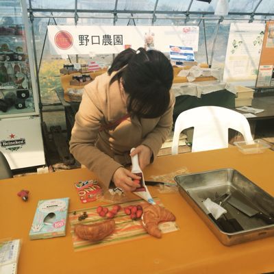 ストロベリールバーブパイ&いちごクリームクロワッサンが移動販売で_c0162653_16132998.jpg