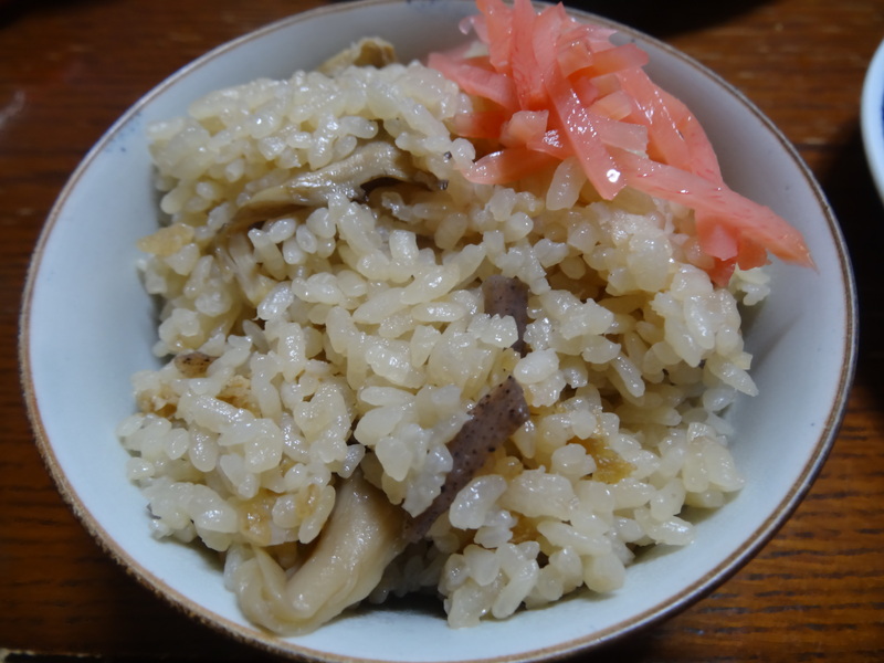 鶏唐揚げ、舞茸ご飯、オイルサーディン、牛焼き肉丼、天麩羅と饂飩、天とじ丼です。_c0225997_2339575.jpg