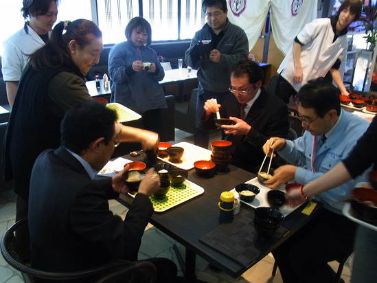 本日のさぬきうどん　新麺（年）会　猪鍋コース３０００円（つるまるｇｅｅ　高松市）_d0021356_190996.jpg