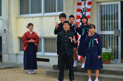 諸鈍小中学校卒業式!_e0028387_1465036.jpg