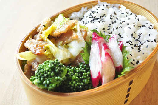 春キャベツと豚の味噌炒め弁当_b0171098_8235347.jpg