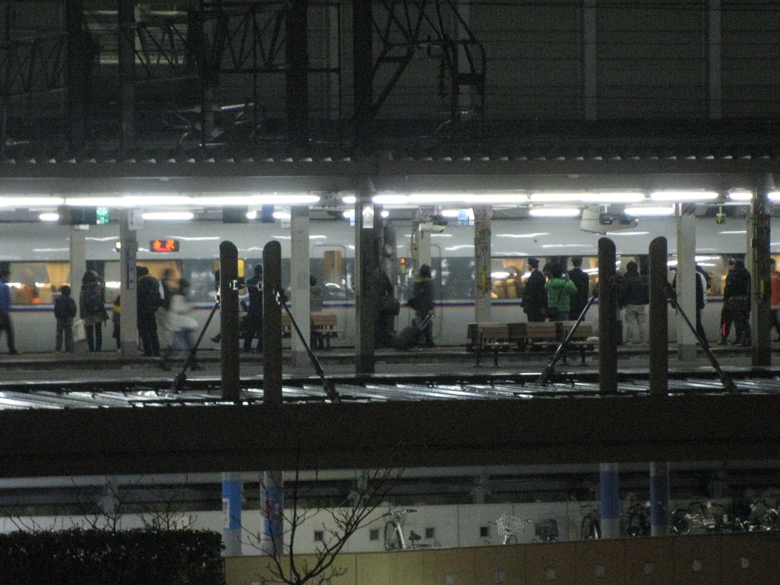 北陸新幹線開業前夜、富山駅。_f0281398_22294193.jpg