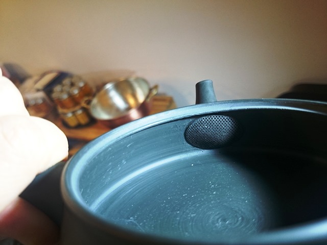 ま、ま、お茶でも飲んで落ち着いて。_e0167593_0582761.jpg