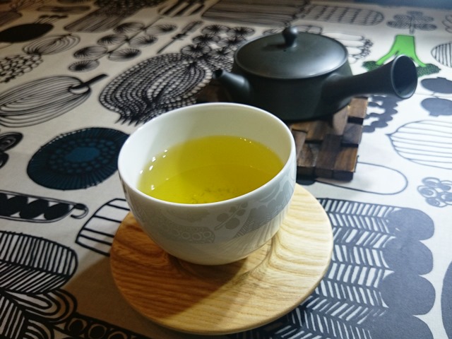 ま、ま、お茶でも飲んで落ち着いて。_e0167593_113224.jpg