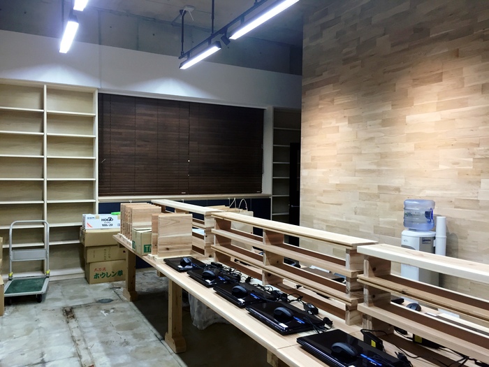 自習室に備品が続々と。_d0116009_4231327.jpg