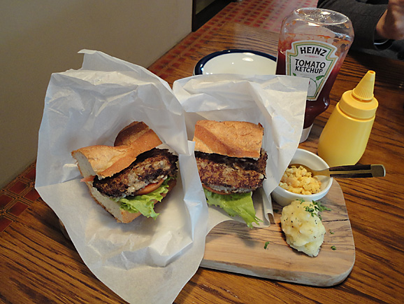 とっても美味しいHello Old Timerでランチ_e0230011_17394369.jpg