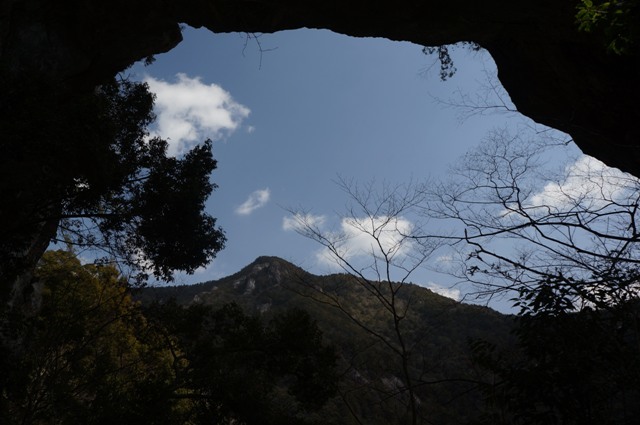 新城　乳岩峡編　その３　巨大な岩の間から見える絶景_e0292414_19380266.jpg