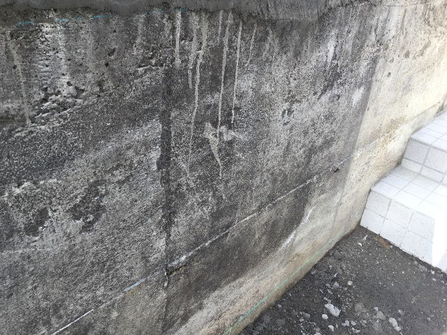 擁壁部分の塗装工事_f0031037_15365816.jpg
