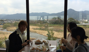 我が家のお気に入りのパン屋さん…BLUE JAM“ブルージャム”…家族5人での朝食_d0082356_10100967.jpg