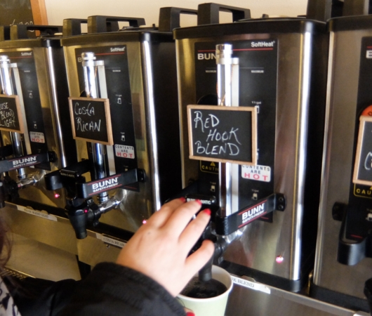 ブルックリンのキャロル・ガーデンにある老舗カフェ D’Amico Coffee_b0007805_2026021.jpg