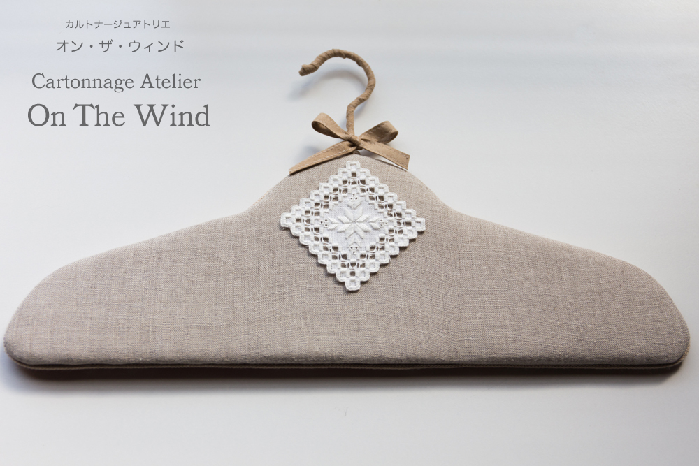 hilo ハーダンガー刺繍作品展とカルトナージュワークショップのお知らせ_d0154507_07450031.jpg