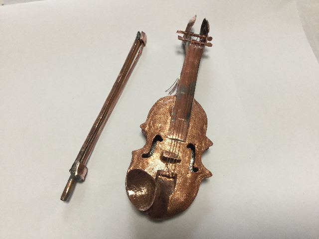 銅板作品　バイオリンを弾くアルバートアント_f0031037_18592074.jpg