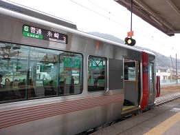 安浦にも、新車両・227系走る_e0175370_8594213.jpg