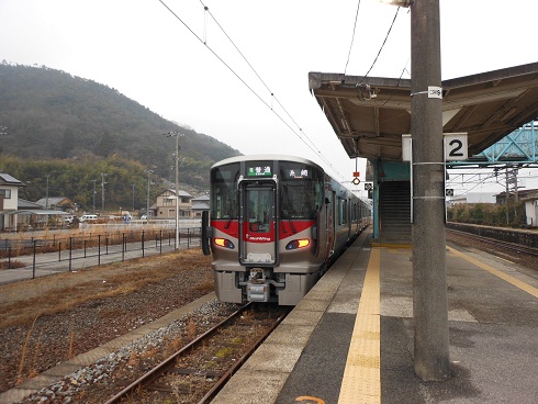 安浦にも、新車両・227系走る_e0175370_905263.jpg