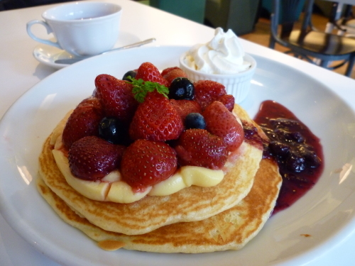 いちごたっぷり幸せ気分なパンケーキ Buttergrand淀屋橋 カステラさん