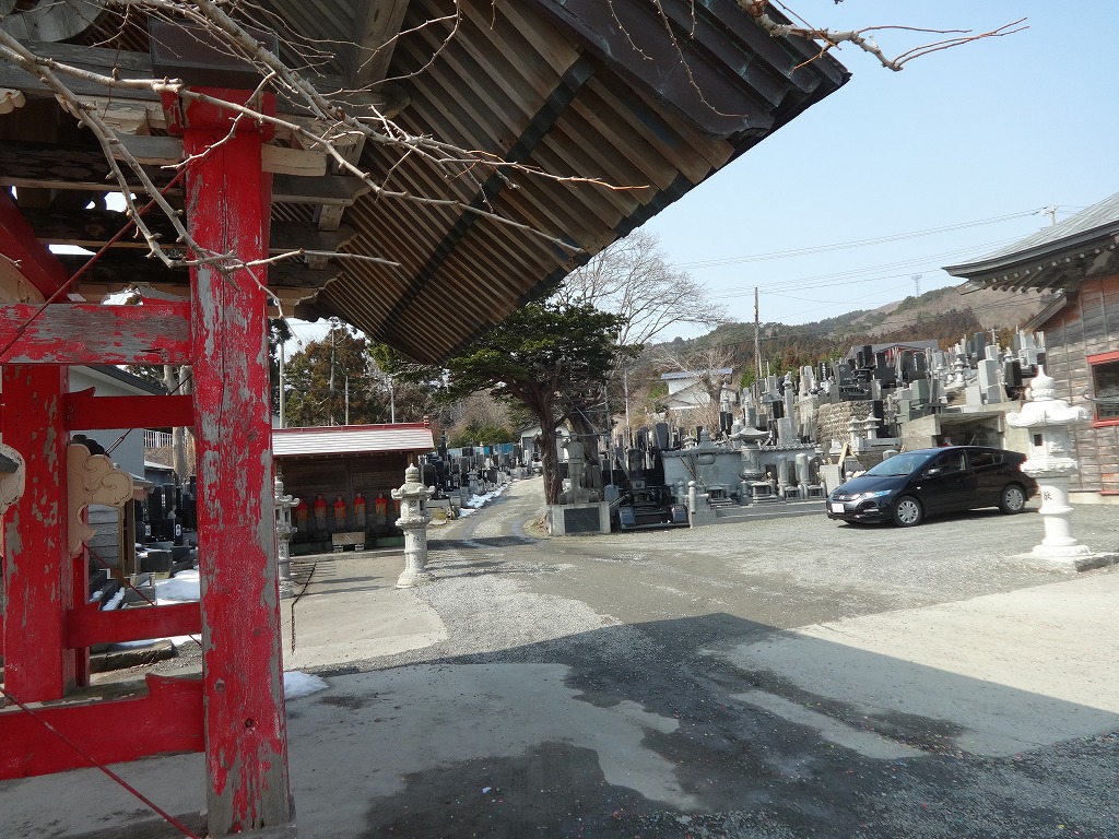 甥と初対面 1 【2015/3/16】 バスで八戸駅着、六ヶ所で祖母の墓参り～三沢、五戸、八戸_f0112015_1712364.jpg