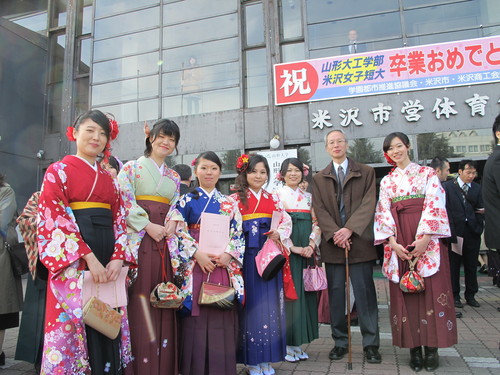 山形大学工学部 山形大学大学院理工学研究科学位記授与式 ３ 米沢より愛をこめて
