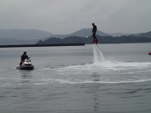 水圧で空を飛ぶ！_a0077071_12031096.jpg