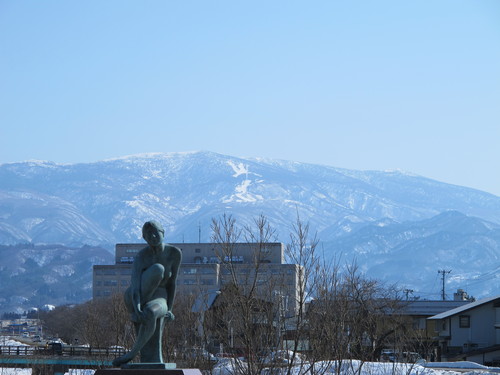 学位記授与式祝賀会会場からの散歩風景、３月２１日（春分・初候）雀始めて巣くう・・・２_c0075701_1312446.jpg