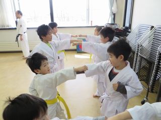 日曜空手 新琴似・新川教室 大盛況!_c0118332_13223598.jpg