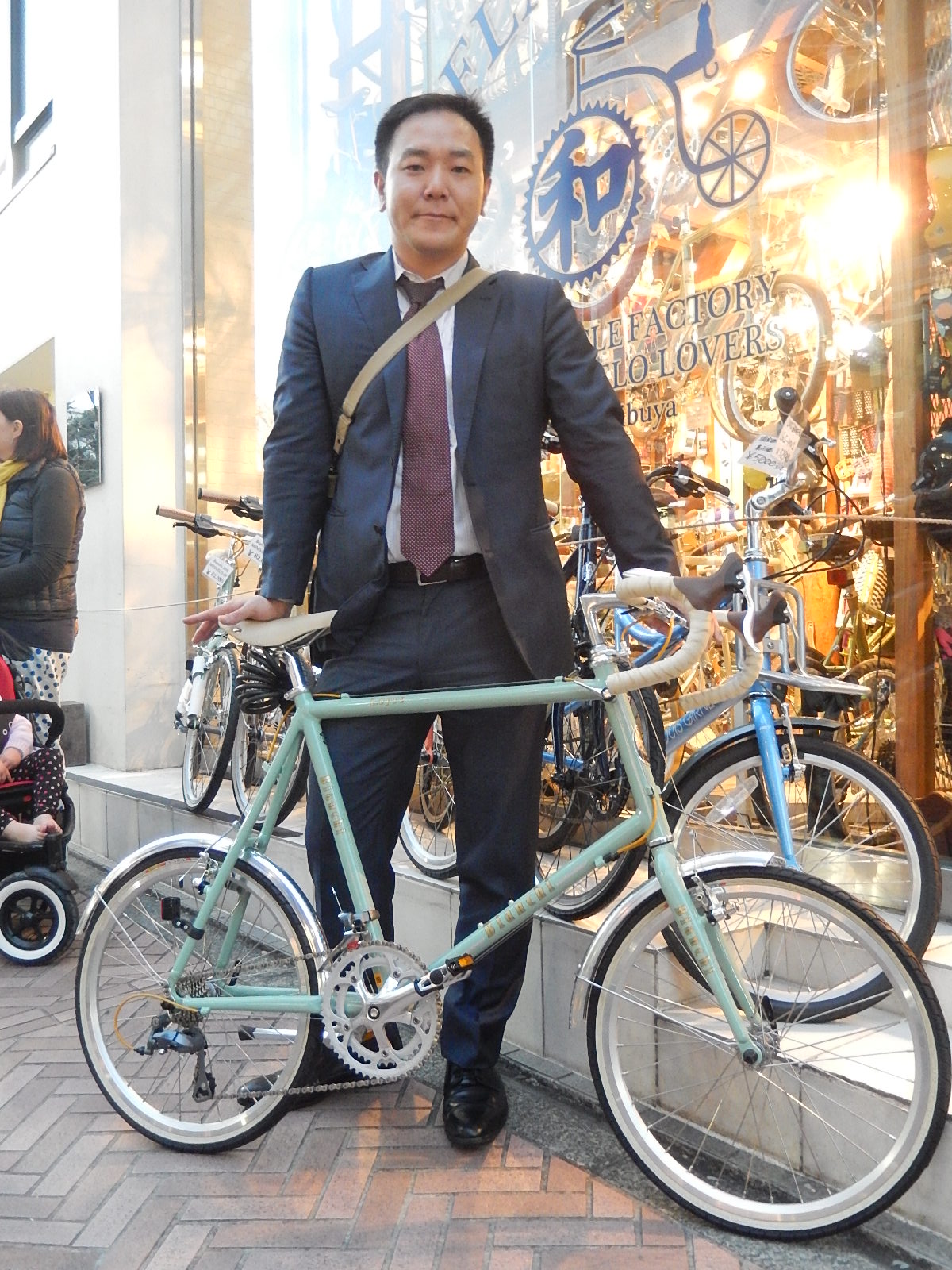 3月22日 渋谷 原宿 の自転車屋 FLAME bike前です_e0188759_19382559.jpg