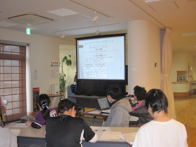 施設内研修 「施設外研修の発表」_e0191174_17253811.jpg