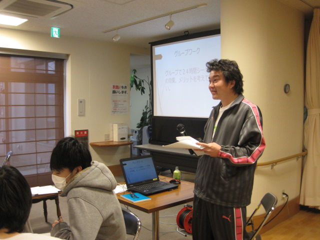 施設内研修 「施設外研修の発表」_e0191174_1726128.jpg