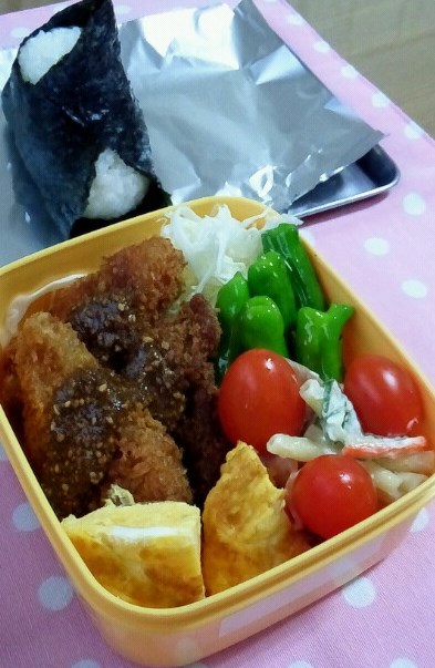 サラ弁＆お嬢の夢応援弁当。。。胡麻ソースとんかつ弁当_a0211008_1935746.jpg