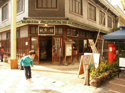 大正モダンの建物は地域の憩いの場　　秋寅の館　　香川　丸亀_e0201648_2382754.jpg