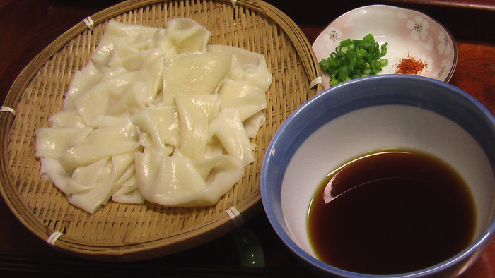 ひもかわうどん（温）を食べてみた_b0208961_1203625.jpg