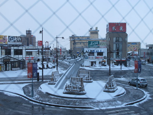 白銀の世界を米沢駅まで散歩、３月２４日（春分・初候）雀始めて巣くう・・・４_c0075701_14552317.jpg