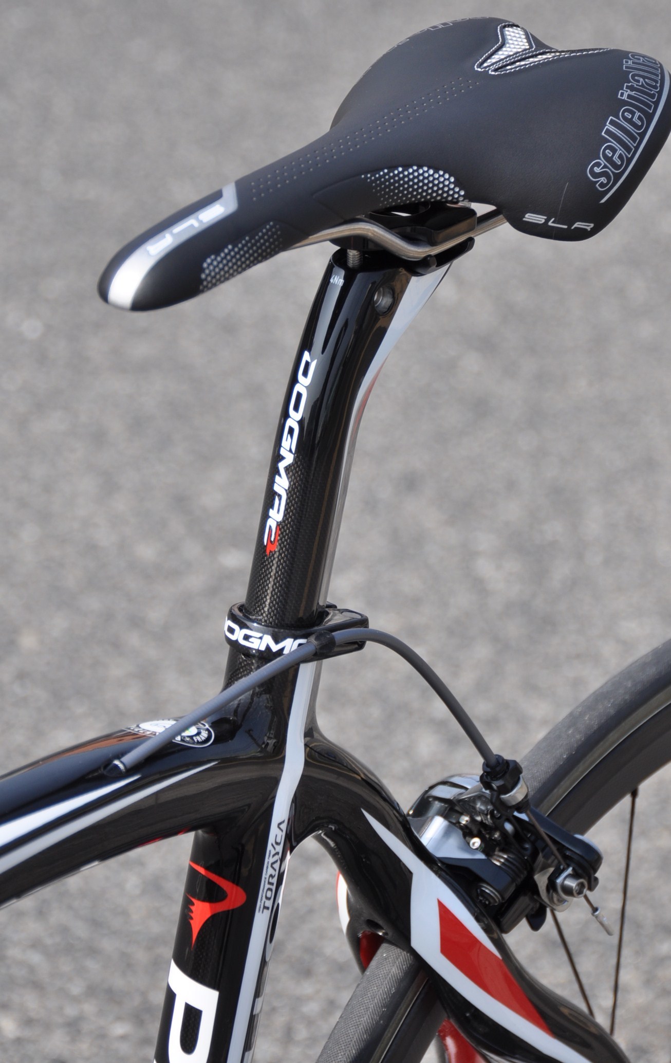 稀代の名車　PINARELLO  DOGMA65.1_b0246207_21064108.jpg