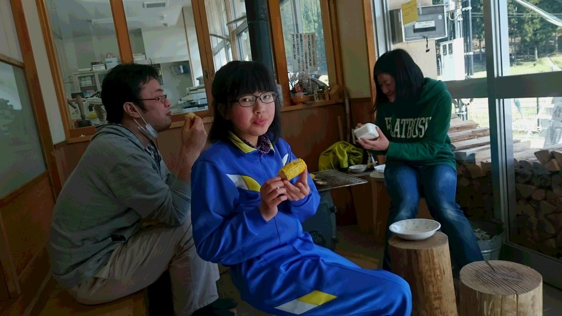一夜明けてくつろぐ留学生…明日は自宅へ帰ります_d0265607_0114023.jpg