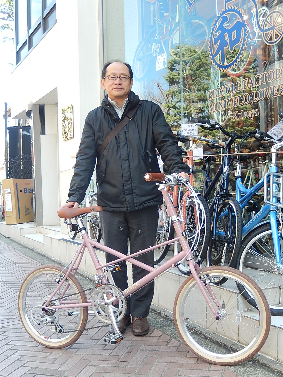 3月24日 渋谷 原宿 の自転車屋 FLAME bike前です_e0188759_13482685.jpg