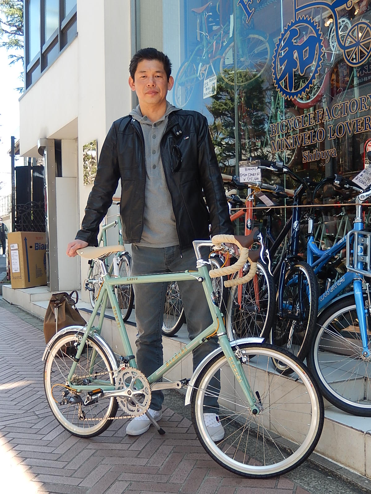 3月24日 渋谷 原宿 の自転車屋 FLAME bike前です_e0188759_13502068.jpg
