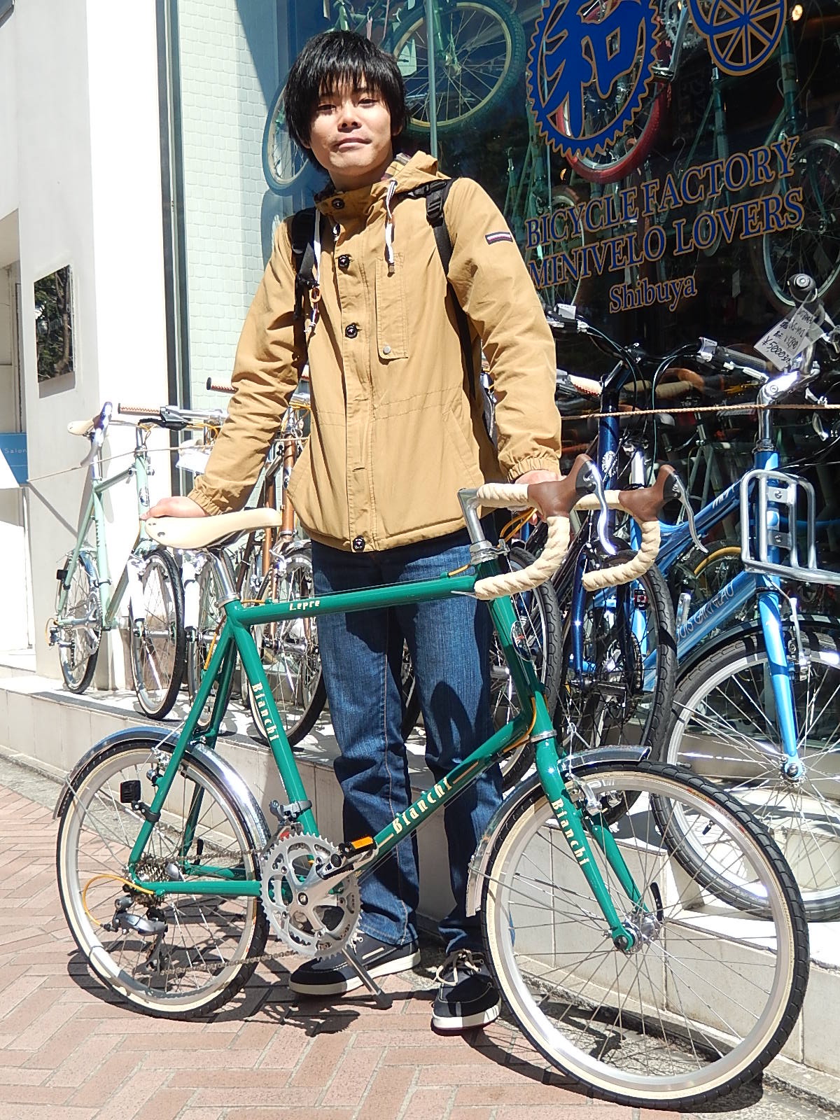 3月24日 渋谷 原宿 の自転車屋 FLAME bike前です_e0188759_1352458.jpg